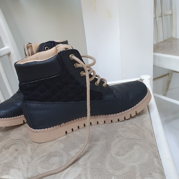 Cute boots - Picture 6 of 7